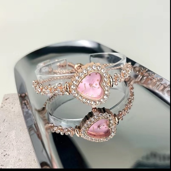 Cute  GOLD heart shaped watch - Picture 8 of 15